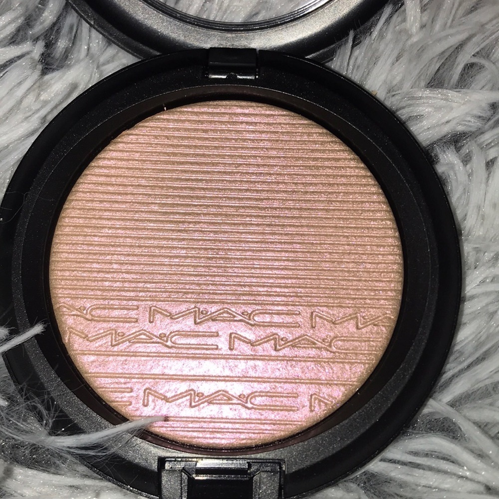MAC Cosmetics extra dimension skinfinish -show gold - Picture 5 of 8